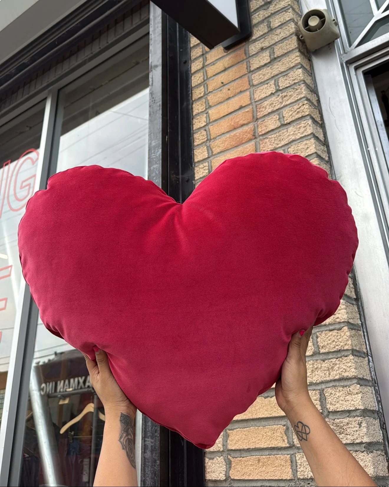 SUAY ❤️ PILLOW - Image 14